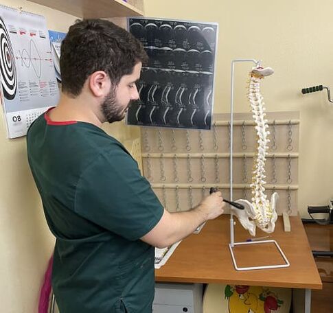 Lekár vyberá inštrumentálnu štúdiu cervikálnej osteochondrózy