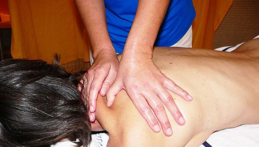 Masážna relácia pre osteochondrózu krčnej chrbtice
